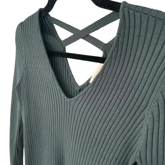 Skies Are Blue Green Cross Back Ribbed Sweater V Neck - Picture 4 of 5